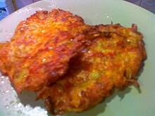 Fot. kaha87ha, Placki z cukinii z sosem szczypiorkowym