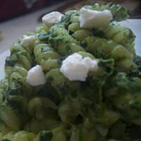 Makaron ze szpinakiem i fetą