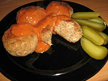 Fot. Aishka, Pulpety z kaszy gryczanej w sosie pomidorowo-cebulowym