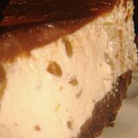 Orzechowy sernik na ciastkowym spodzie