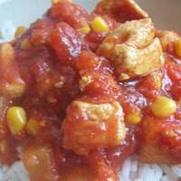 Ryż z mięsem i sosem słodko kwaśnym