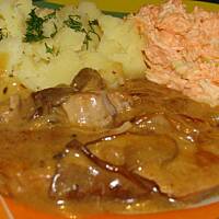 Polędwiczki z borowikami duszone w winie