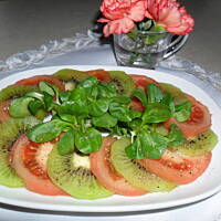 Surówka z pomidora i kiwi