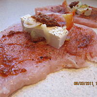 Piersi kurczaka faszerowane suszonymi pomidorami i fetą