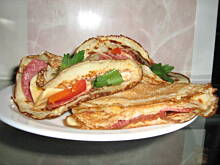 Fot. Aishka, Pikantne naleśniki z salami