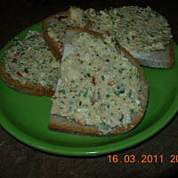 Serowo-czosnkowa pasta do kanapek wg mojej mamy