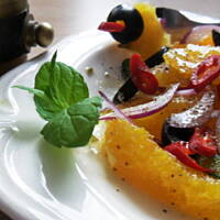 Sałatka z pomarańczy w sosie z kuminem