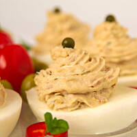 Jajka pod tuńczykiem z patelni