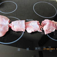 Królik w sosie winno - śmietanowym