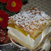 Sernik z brzoskwiniami'