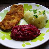 Buraczki ze skwarkami z boczku zasmażane