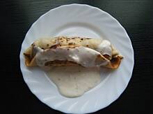 Fot. nutka58, Naleśniki z parówkami i sosem czosnkowym