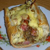 Zapiekanka w bułce paryskiej