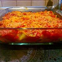 Zapiekanka makaronowa z klopsami i sosem pomidorowym