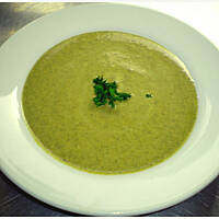 Pyszna delikatna zupa szpinakowa