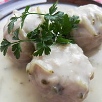 Pulpety w sosie korniszonkowym