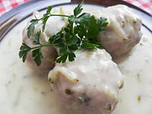 Fot. pinona, Pulpety w sosie korniszonkowym