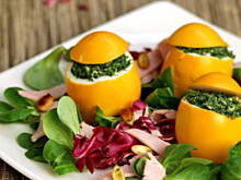 Fot. pchelka79, żółte jajeczka z zieloną niespodzianką