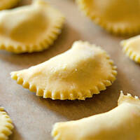 Kruche pierożki z marmoladą