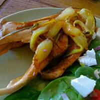 Łosoś z duszoną dymką