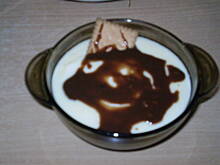 Fot. irenab, Banalny deser z polewą czekoladową i bananami