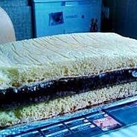 Tort boisko sportowe z kremem budyniowo-mocca