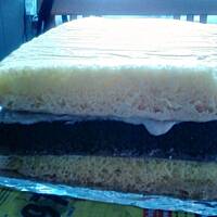 Tort boisko sportowe z kremem budyniowo-mocca