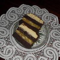 Murzynek z jabłkami i kremem budyniowym