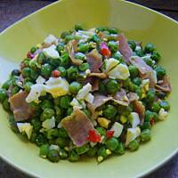 Groszek z szynką i jajkiem