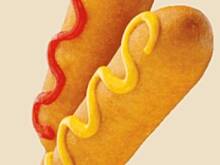 Fot. CookBook, Corndog (parówka w cieście)