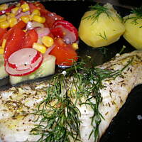 Cytrynowa ryba z folii z czosnkiem i koperkiem