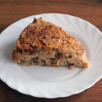 Szarlotka z bakaliami sypana