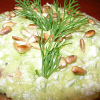 Pasta z awokado z prażonym słonecznikiem