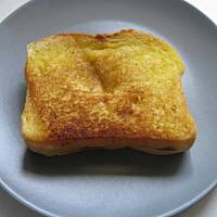 Czekoladowy tost z brioszki