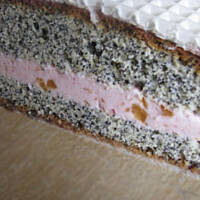 Piegusek przekładany, otulony waflem