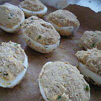 faszerowane jajka z sardynkami na ciepło