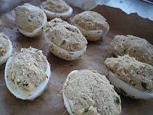 Fot. patysiapysia, faszerowane jajka z sardynkami na ciepło