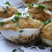 faszerowane jajka z sardynkami na ciepło