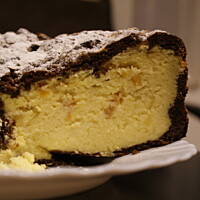 Sernik w ciemnym cieście