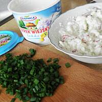 Sos chrupki do mięs pieczonych i ziemniaków.