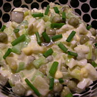 Sałatka z pora z sosem jogurtowo-musztardowym