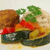 Sześciany wieprzowe w warzywach