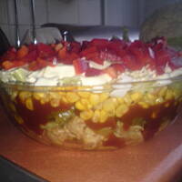 sałatka warstwowa z kurczakiem