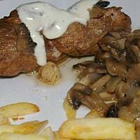 Warkocze z polędwiczek wieprzowych w sosie gorgonzola