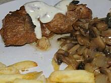 Fot. ekkore, Warkocze z polędwiczek wieprzowych w sosie gorgonzola