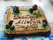 Fot. patysiapysia, mazurek orzechowo-kakaowy z masą kajmakową