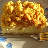 Sernik z brzoskwiniami