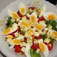 Sałatka z serem brie