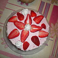 Tort lodowy bezowo-malinowy