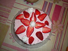 Fot. Muminka 24, Tort lodowy bezowo-malinowy